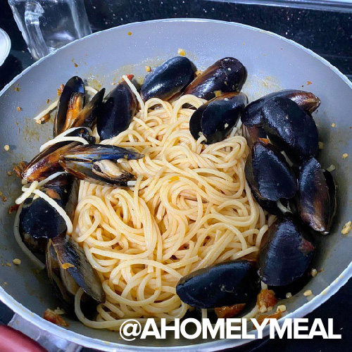 Tomato Pasta with Mussels​